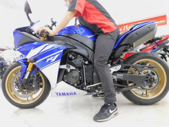 YZF-R1 足つき