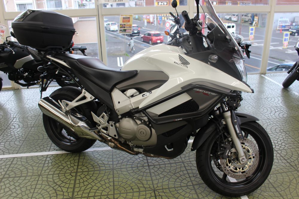 バイク館船橋習志野店 本日のおすすめ！！ ２０１１モデル HONDA VFR800X 逆車 SW-MOTECHクラッシュバ－  KeePerガラスコーティング施工済み！！ | 中古・新車バイクの販売・買取【バイク館SOX】