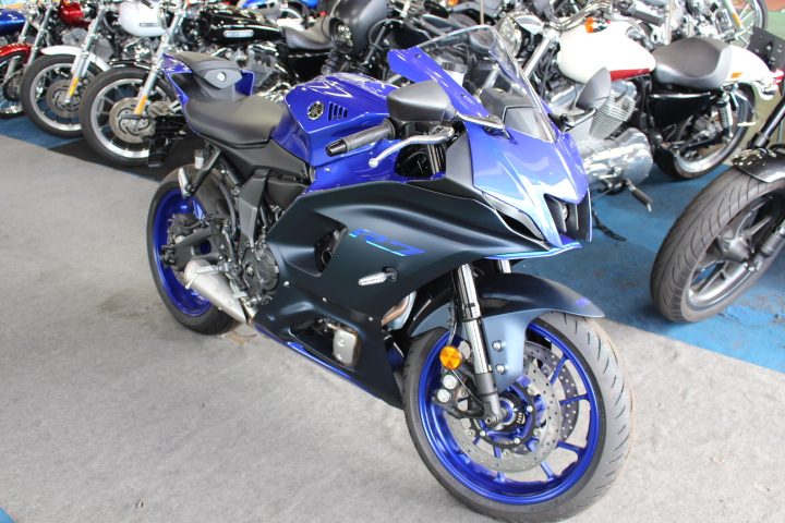 YZF-R7