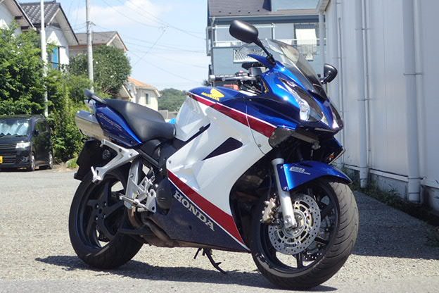 バイク館武蔵村山店　新入荷情報！200台限定！希少な車種！［ホンダ VFR800］