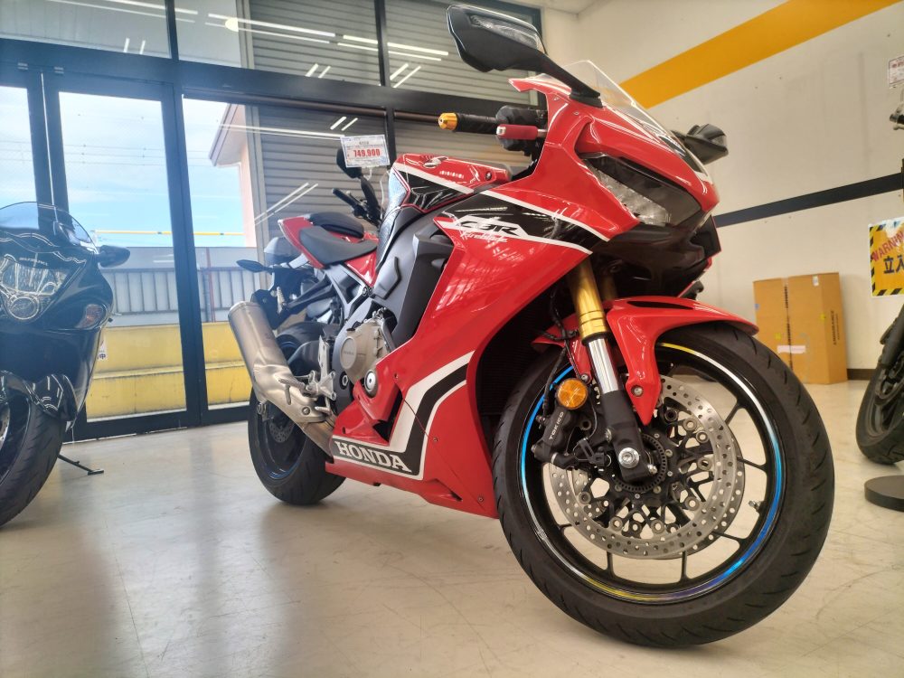 ホンダCBR1000RR　斜め前