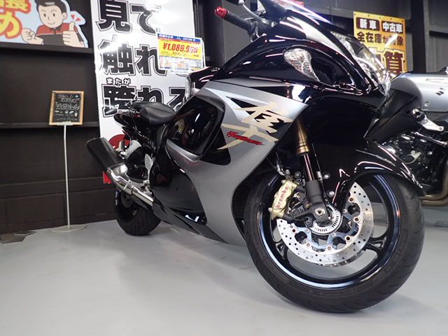 SUZUKI_GSX1300R_HAYABUSA