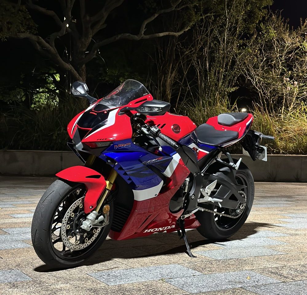 ホンダ　【CBR1000RR-R SP】と【CBR1000RR SP】