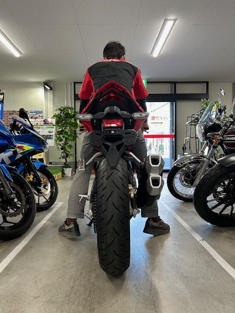 CBR250RR足つき両足