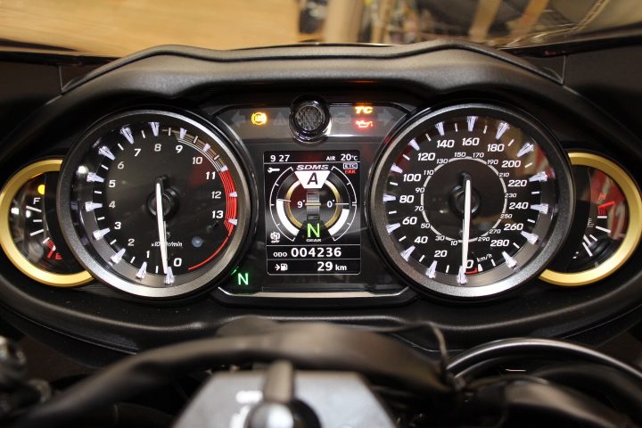 SUZUKI　GSX1300　ハヤブサ