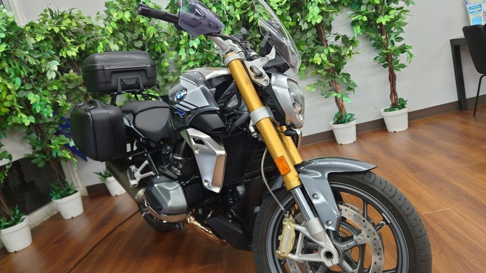 BMW　R1250R入荷！旅の装備満載のお買い得車両です！