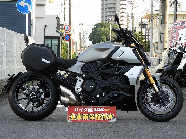 超人気 専門店 ドゥカティ Ducati M1100 純正スクリーン ienomat.com.br