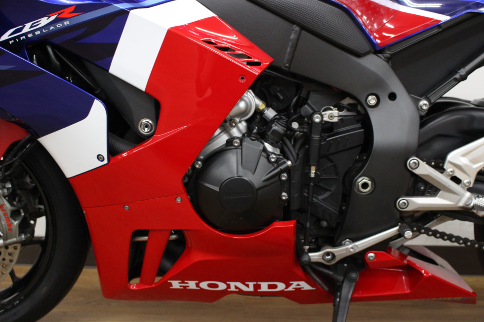 ホンダ CBR1000RR-R SP 【☆ﾊﾞｯﾃﾘｰ新品交換ＣＰ☆】/豪華標準装備/ノーマル車/取扱説明書付き/の詳細 |  中古・新車バイクの販売・買取【バイク館SOX】