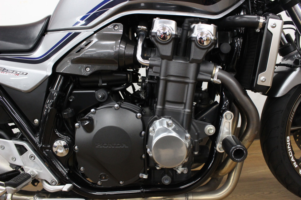 ホンダ CB1300 SUPER FOUR ABS（スーパーフォア）  【☆ﾊﾞｯﾃﾘｰ新品交換ＣＰ☆】25周年記念モデル/ETC/シガーソケット/グリップヒーター/モリワキエンジンスライダー/スペアキー付き/の詳細 |  中古・新車バイクの販売・買取【バイク館SOX】