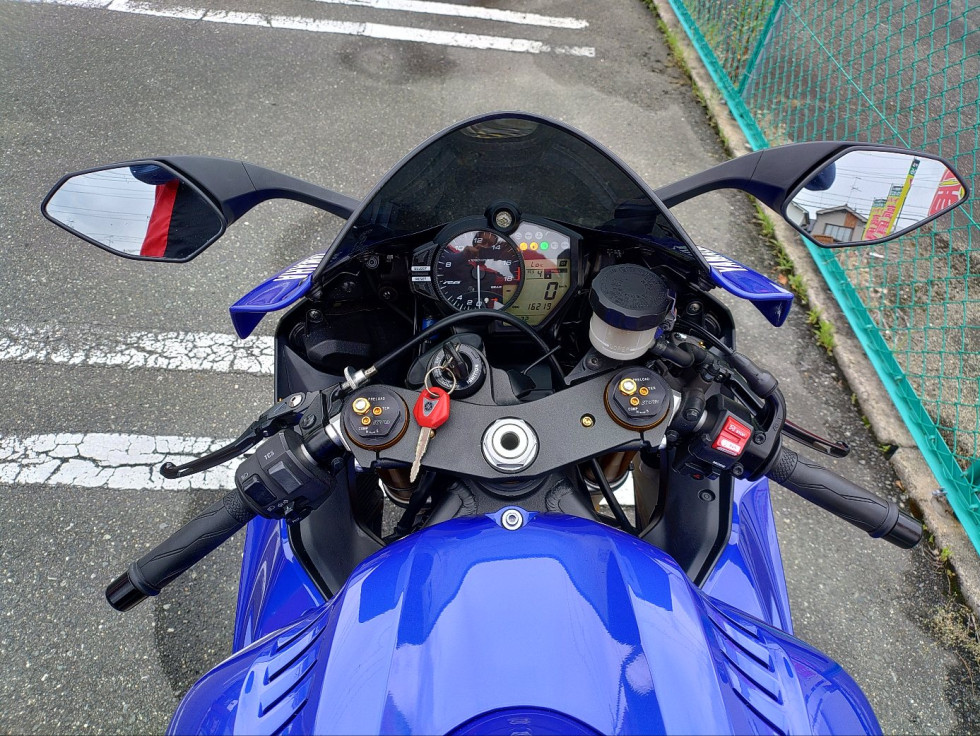 ヤマハ YZF-R6 ２０１７モデル 南アフリカ仕様 フェンダーレス ベビーフェイスバックステップ スライダー カーボンアンダーフェンダーシングルシートカバー付きソロライドの詳細  | 中古・新車バイクの販売・買取【バイク館SOX】