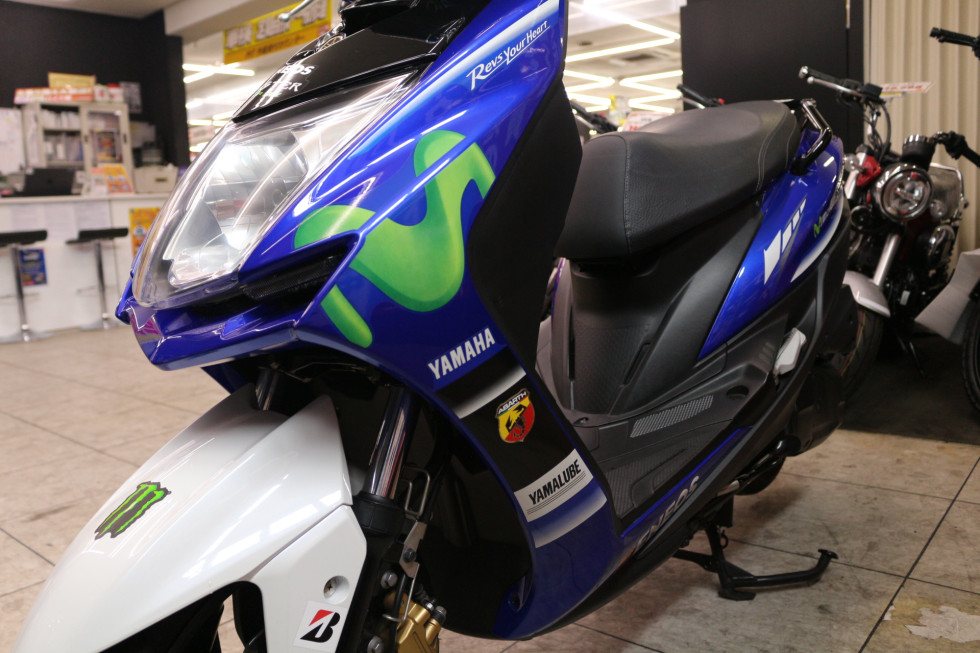 ヤマハ CYGNUS125X SR MOVISTAR（シグナス） 社外マフラー、社外リアサス。リアキャリア装備の詳細 |  中古・新車バイクの販売・買取【バイク館SOX】